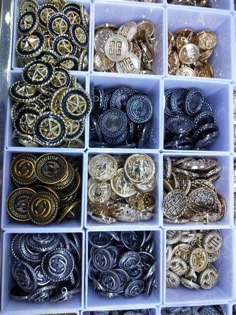 fake gucci buttons